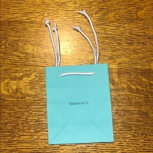 Tiffany & Co bag and note set